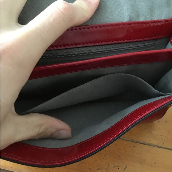 Vince Camuto Glossy Red Leather Cross Body Bag Mint - Picture 5 of 8